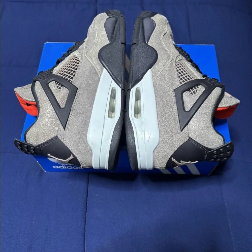 Jordan 4 Retro Taupe Haze 2021 Size 9